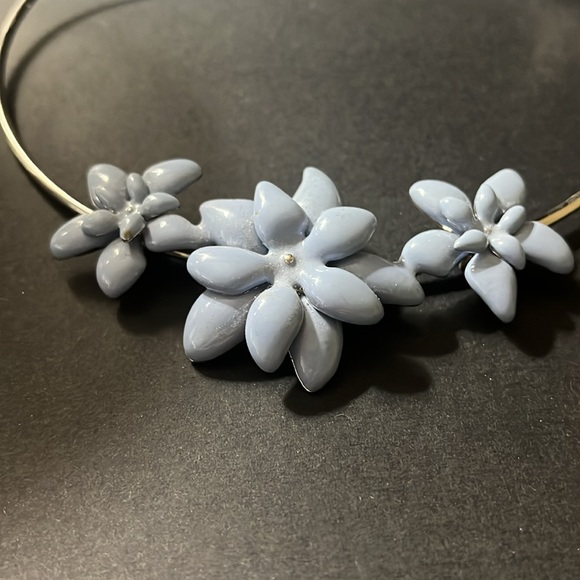 SILVER TONE AND BLUE ENAMEL Jasmine Flower Necklace TALBOTS - Picture 2 of 6